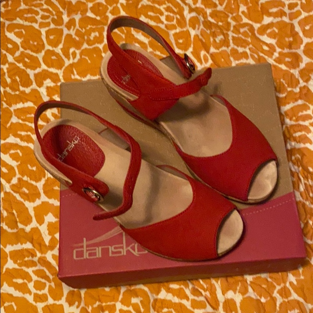 Dansko Charlotte Milled Nubuck size 36 EUC